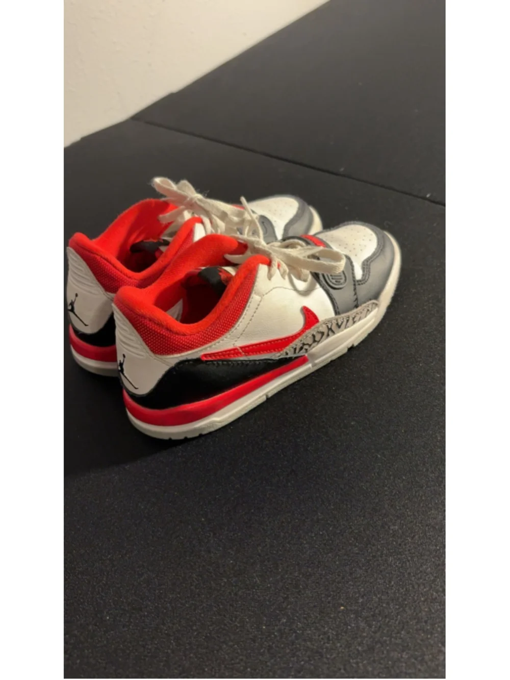 Air Jordan 3 Retro Fire Red Kids Sneakers size 13.5